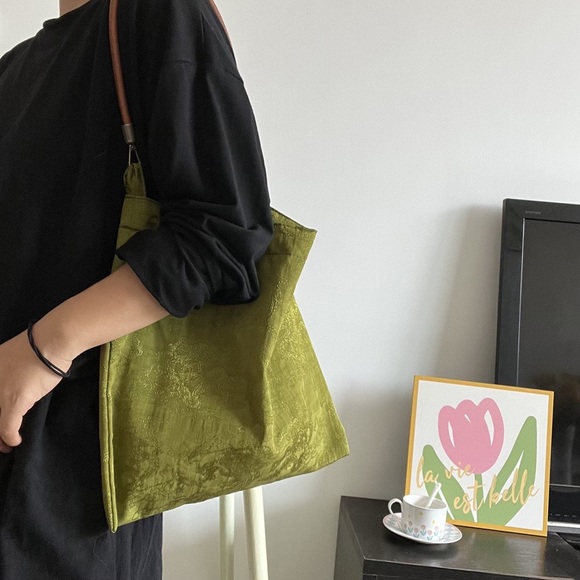 Embroidered shoulder bag, silk linen bag,vintage style,handle bag,tote bag - Picture 2 of 5